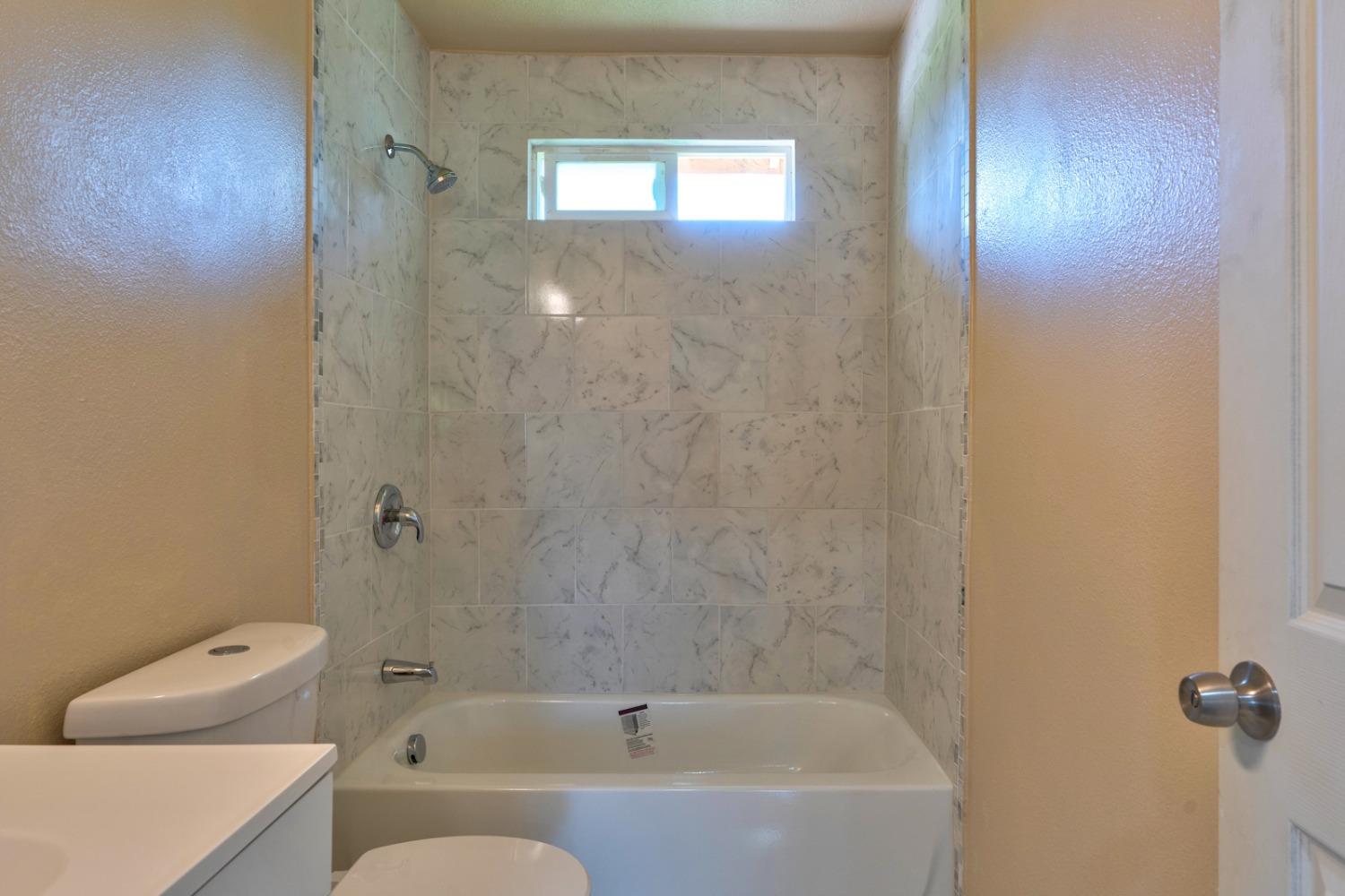 Detail Gallery Image 18 of 35 For 1034 E 22nd St, Merced,  CA 95340 - 3 Beds | 2 Baths