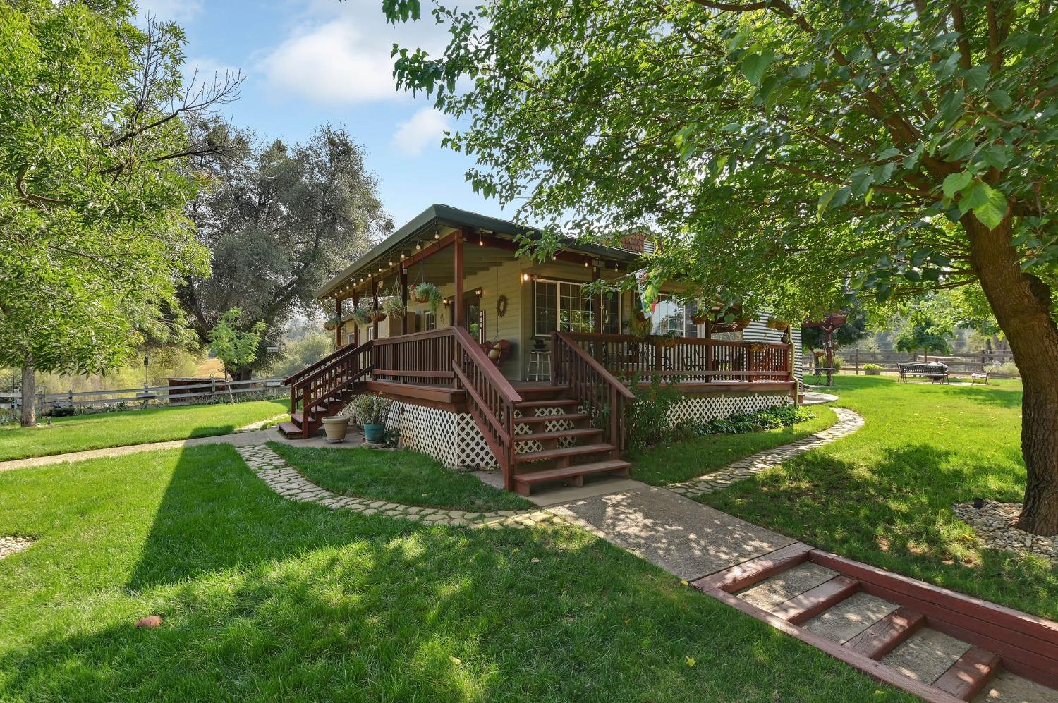 Photo of 2946 Twin Oaks Rd in Angels Camp, CA