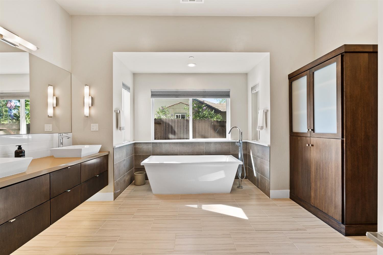 Detail Gallery Image 11 of 81 For 2777 Royal Park Dr, Cameron Park,  CA 95682 - 4 Beds | 2/1 Baths