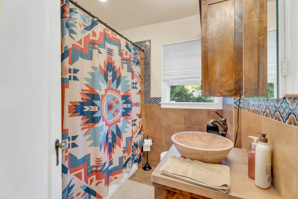 Detail Gallery Image 19 of 31 For 2032 4th Ave, Sacramento,  CA 95818 - 3 Beds | 1/1 Baths