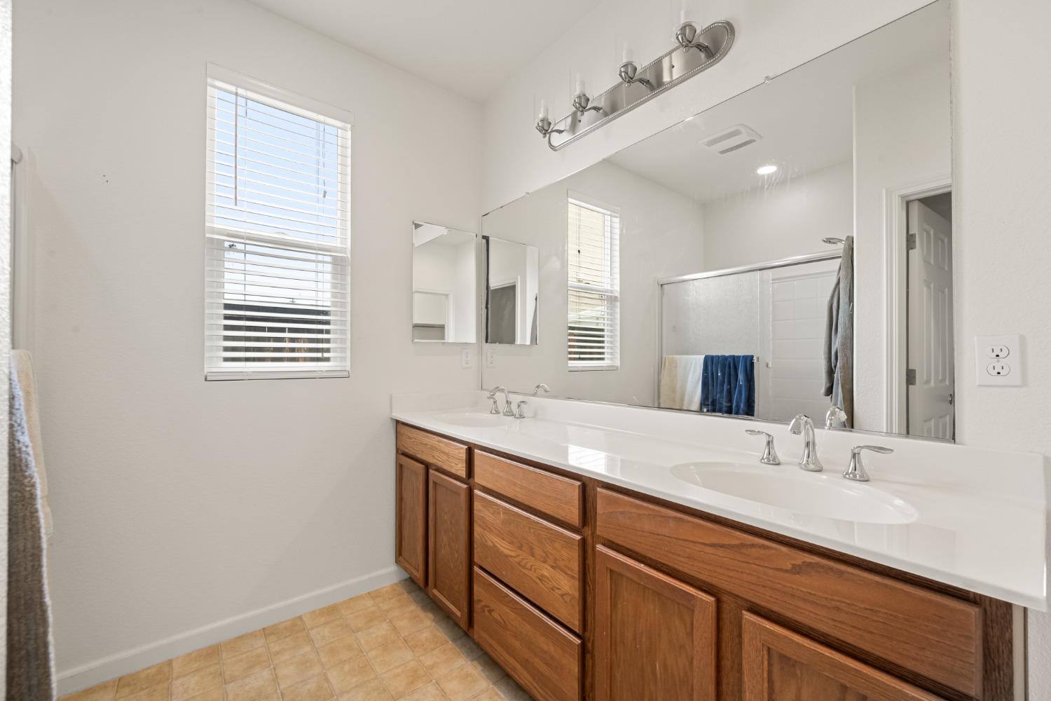 Detail Gallery Image 33 of 38 For 10437 Fossil Way, Elk Grove,  CA 95757 - 3 Beds | 2 Baths