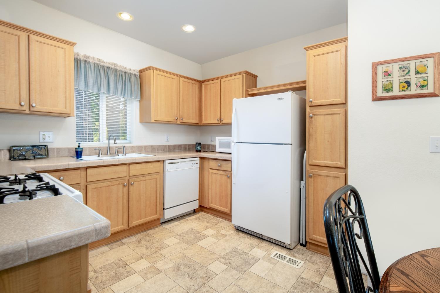 Detail Gallery Image 11 of 32 For 5 Primrose Ln, Grass Valley,  CA 95945 - 2 Beds | 2 Baths