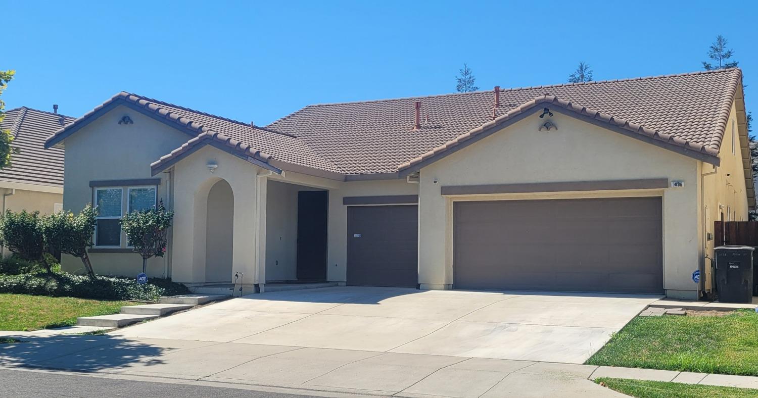 Photo of 1436 Phlox Dr in Patterson, CA