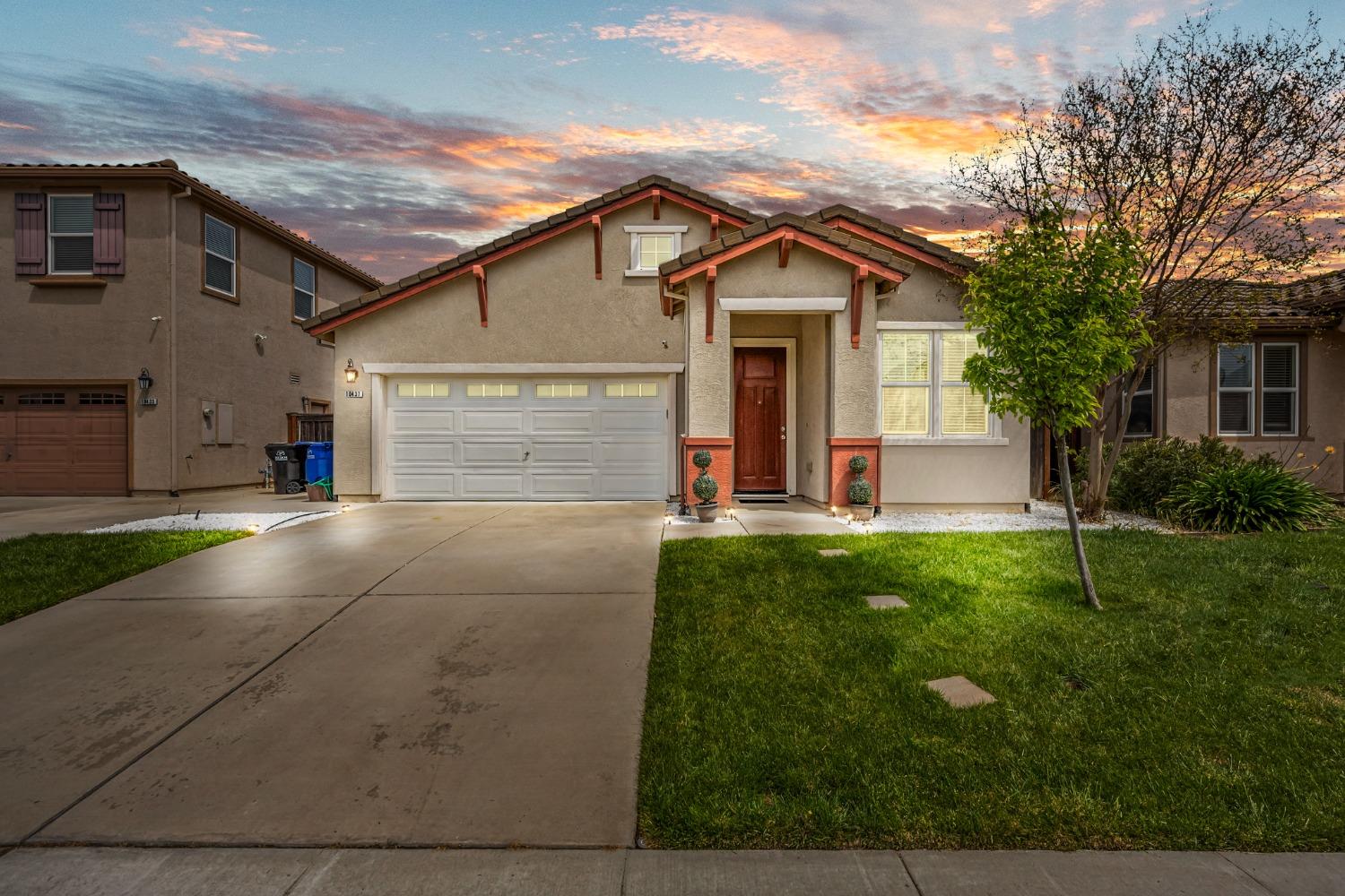 Photo of 10437 Fossil Wy in Elk Grove, CA