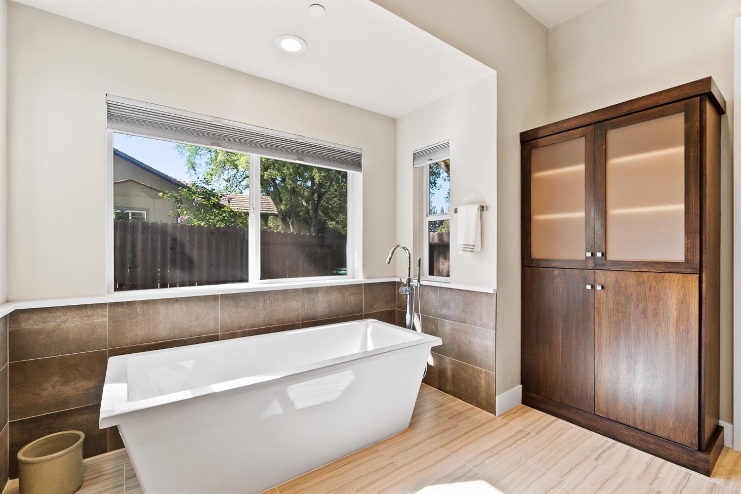 Detail Gallery Image 12 of 81 For 2777 Royal Park Dr, Cameron Park,  CA 95682 - 4 Beds | 2/1 Baths