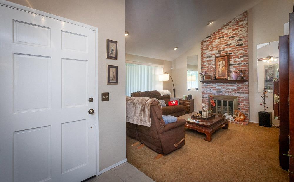 Detail Gallery Image 6 of 48 For 220 Palomar Dr, Lodi,  CA 95242 - 3 Beds | 2 Baths