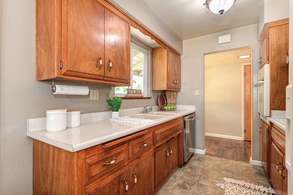 Detail Gallery Image 9 of 58 For 4880 Grove St, Rocklin,  CA 95677 - 2 Beds | 2 Baths