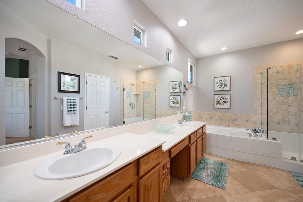 Detail Gallery Image 26 of 49 For 4 Danrobin Ct, Sacramento,  CA 95833 - 3 Beds | 3 Baths