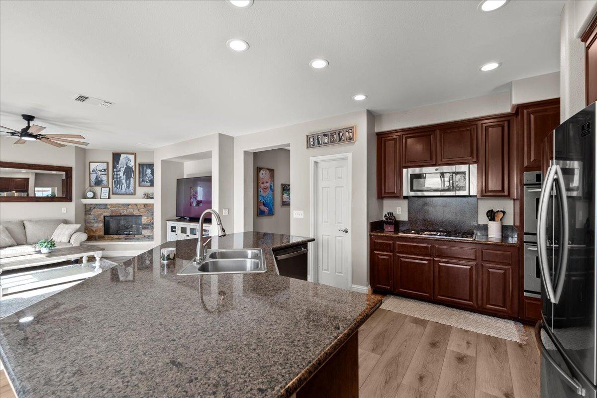 Detail Gallery Image 20 of 69 For 1589 Montrose Ln, Lincoln,  CA 95648 - 5 Beds | 4 Baths