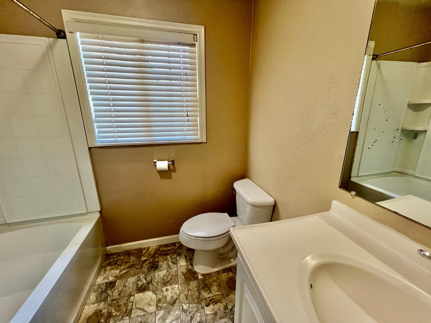 Detail Gallery Image 12 of 17 For 336 Standiford Ave, Modesto,  CA 95350 - 3 Beds | 2 Baths