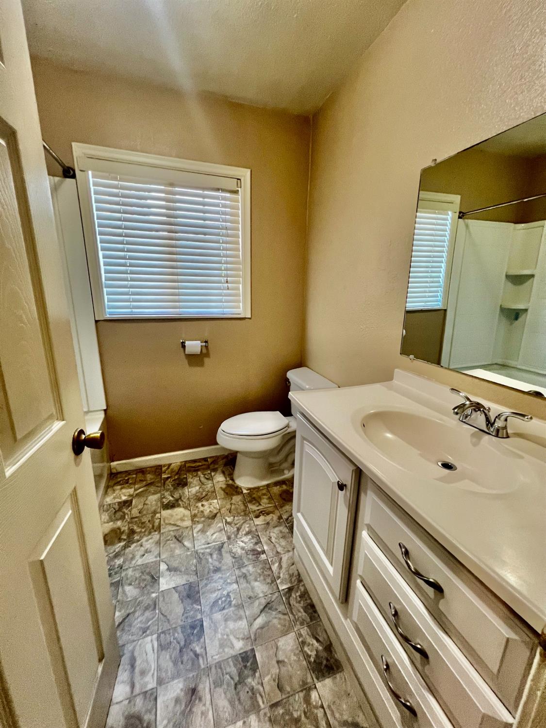 Detail Gallery Image 13 of 17 For 336 Standiford Ave, Modesto,  CA 95350 - 3 Beds | 2 Baths