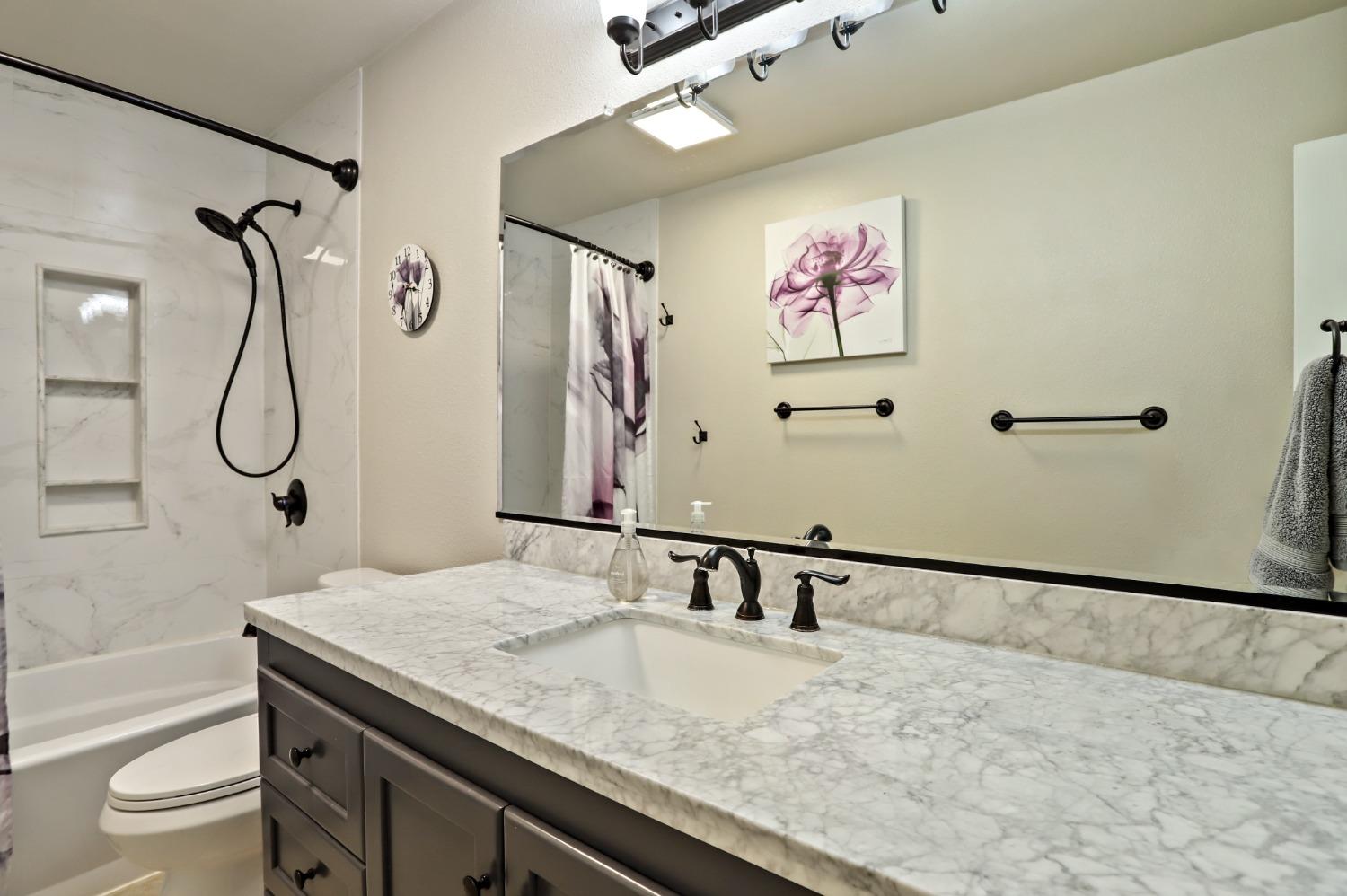 Detail Gallery Image 16 of 45 For 329 Almond Dr, Lodi,  CA 95240 - 3 Beds | 2 Baths