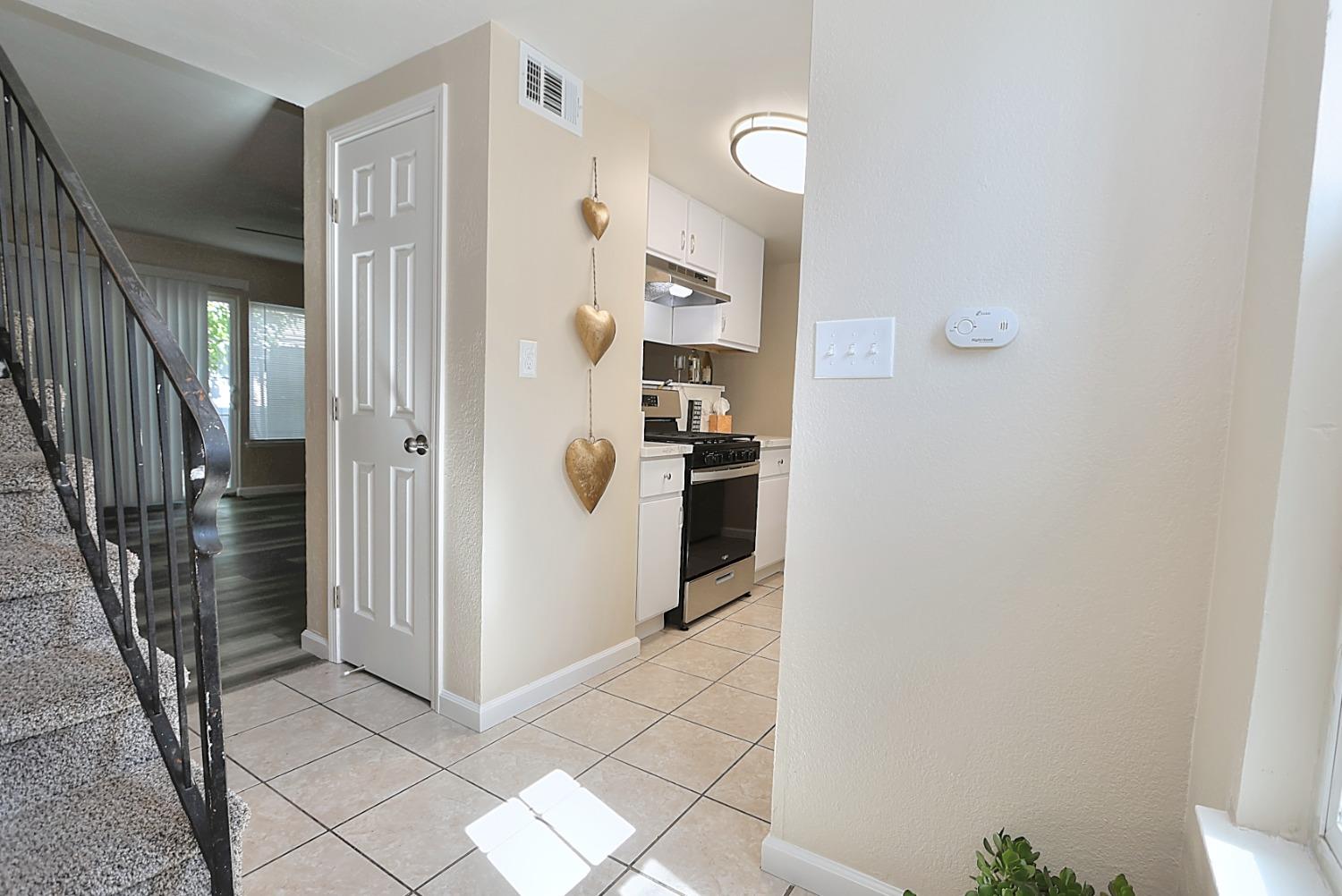 Detail Gallery Image 23 of 49 For 5702 Hillsdale, Sacramento,  CA 95842 - 2 Beds | 1 Baths