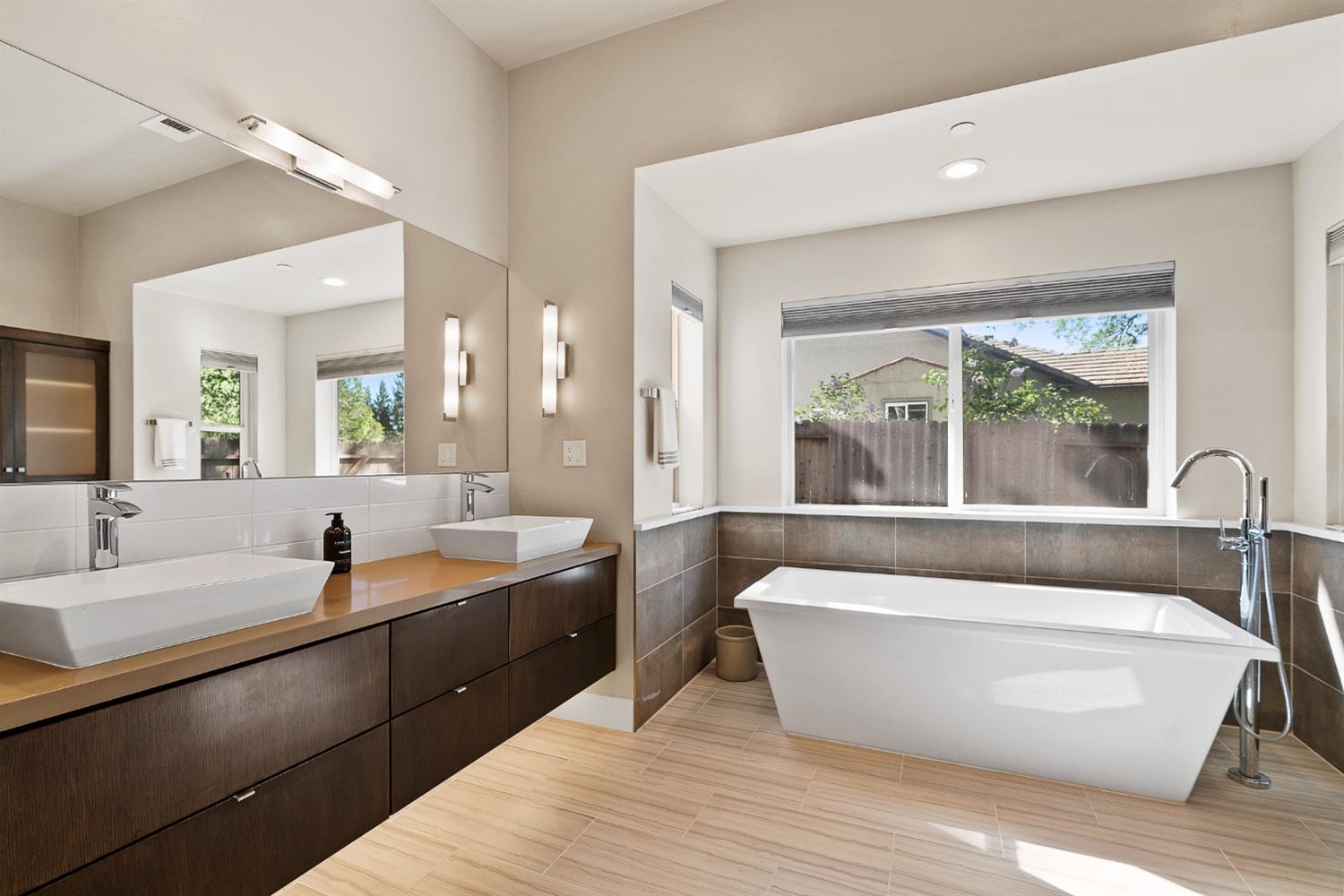 Detail Gallery Image 14 of 81 For 2777 Royal Park Dr, Cameron Park,  CA 95682 - 4 Beds | 2/1 Baths