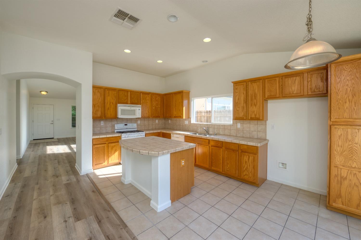 Detail Gallery Image 11 of 32 For 787 Bertwood Ln, Patterson,  CA 95363 - 3 Beds | 2 Baths