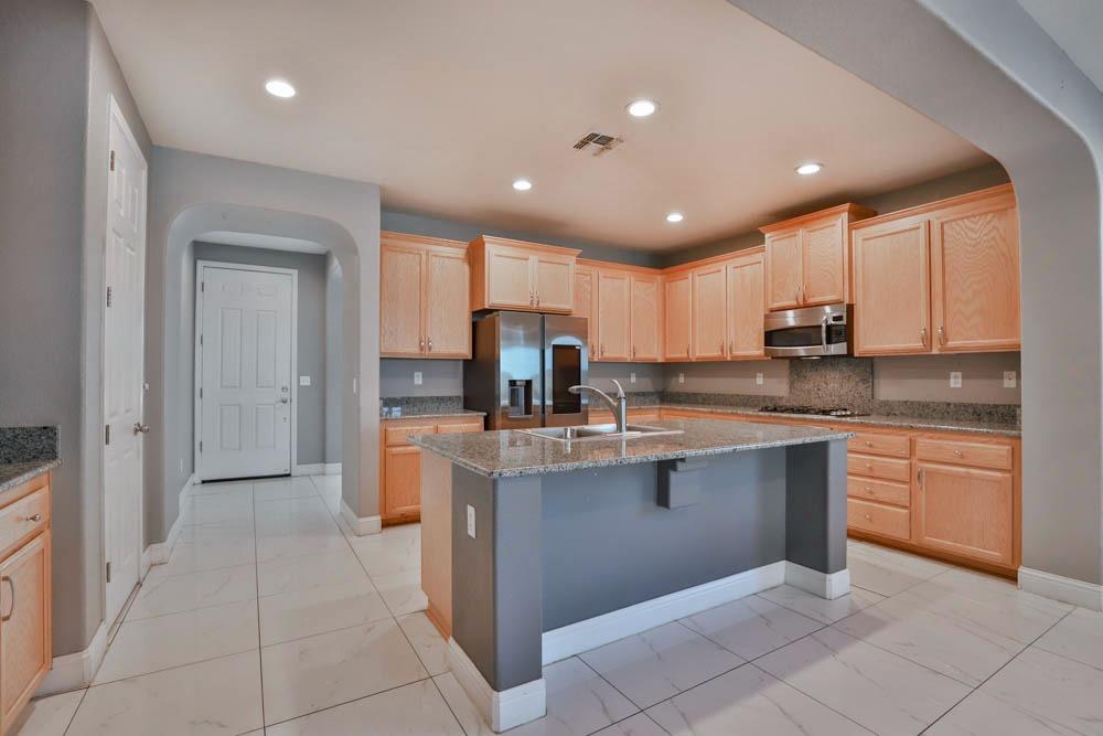 Detail Gallery Image 3 of 29 For 12388 Pawcatuck Way, Rancho Cordova,  CA 95742 - 4 Beds | 2 Baths