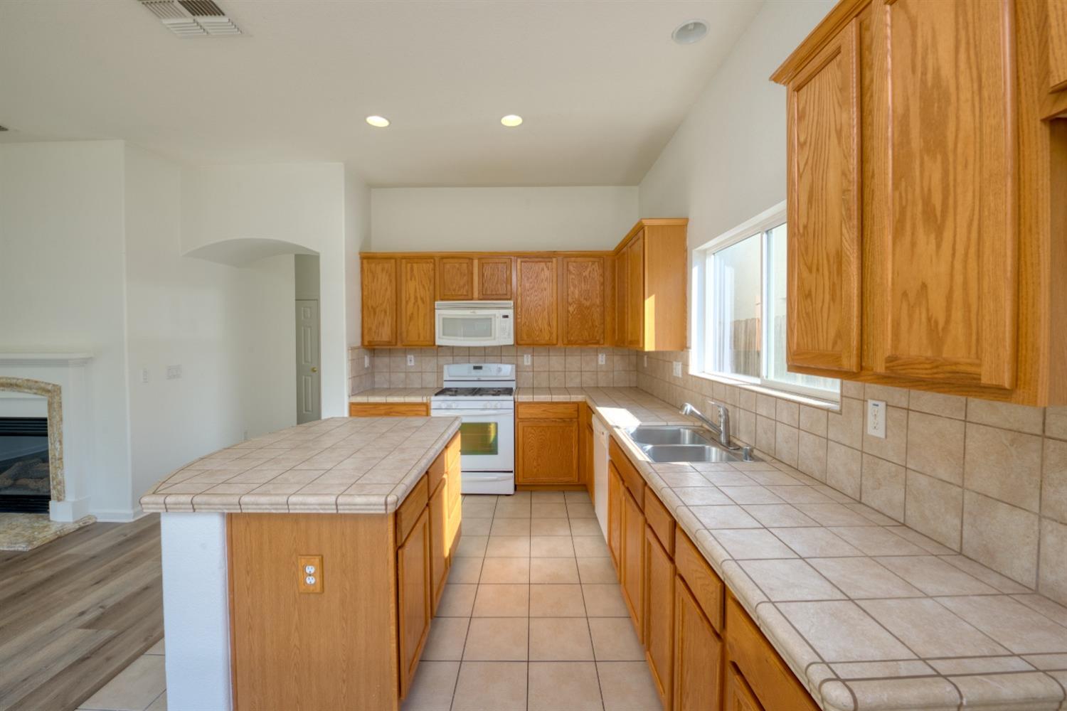 Detail Gallery Image 13 of 32 For 787 Bertwood Ln, Patterson,  CA 95363 - 3 Beds | 2 Baths