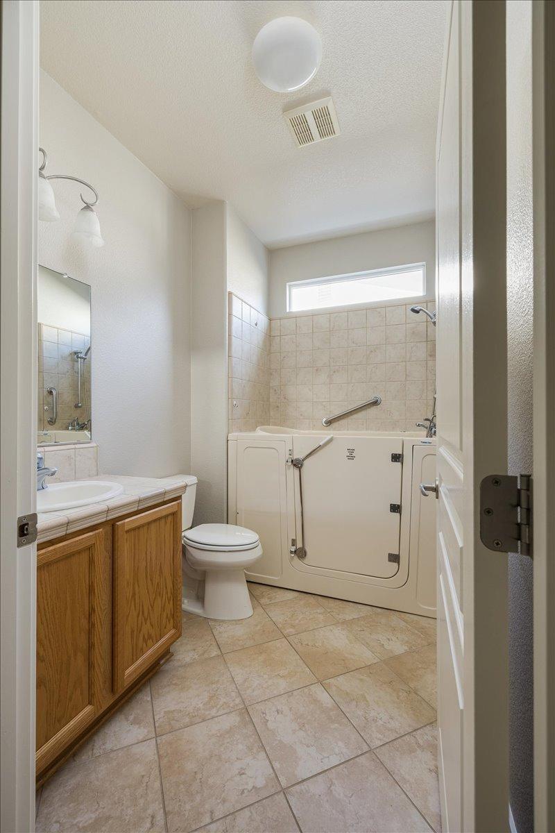 Detail Gallery Image 30 of 45 For 1282 Hawthorne Ln, Lincoln,  CA 95648 - 2 Beds | 2 Baths