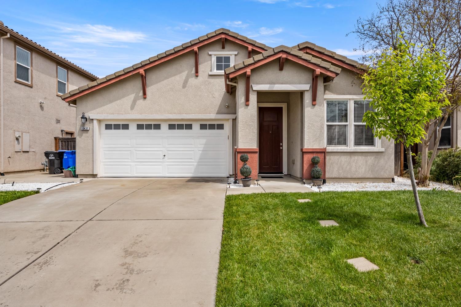 Detail Gallery Image 2 of 38 For 10437 Fossil Way, Elk Grove,  CA 95757 - 3 Beds | 2 Baths