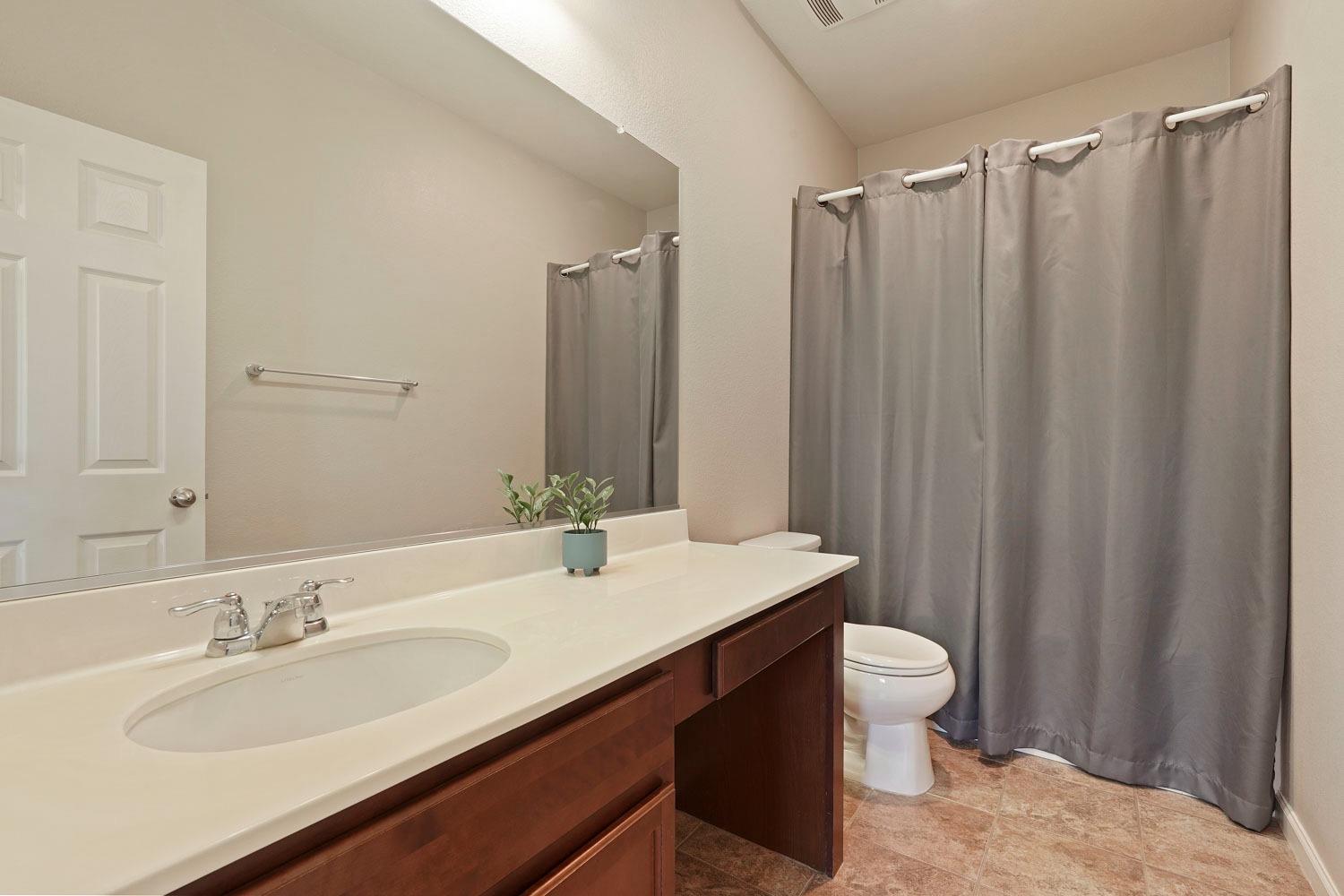 Detail Gallery Image 31 of 42 For 5717 Antique Rose Way, Riverbank,  CA 95367 - 3 Beds | 2/1 Baths