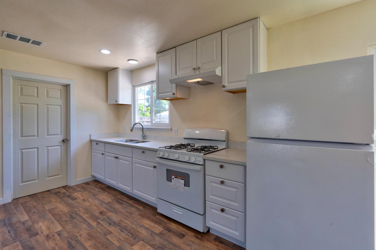 Detail Gallery Image 12 of 35 For 1034 E 22nd St, Merced,  CA 95340 - 3 Beds | 2 Baths