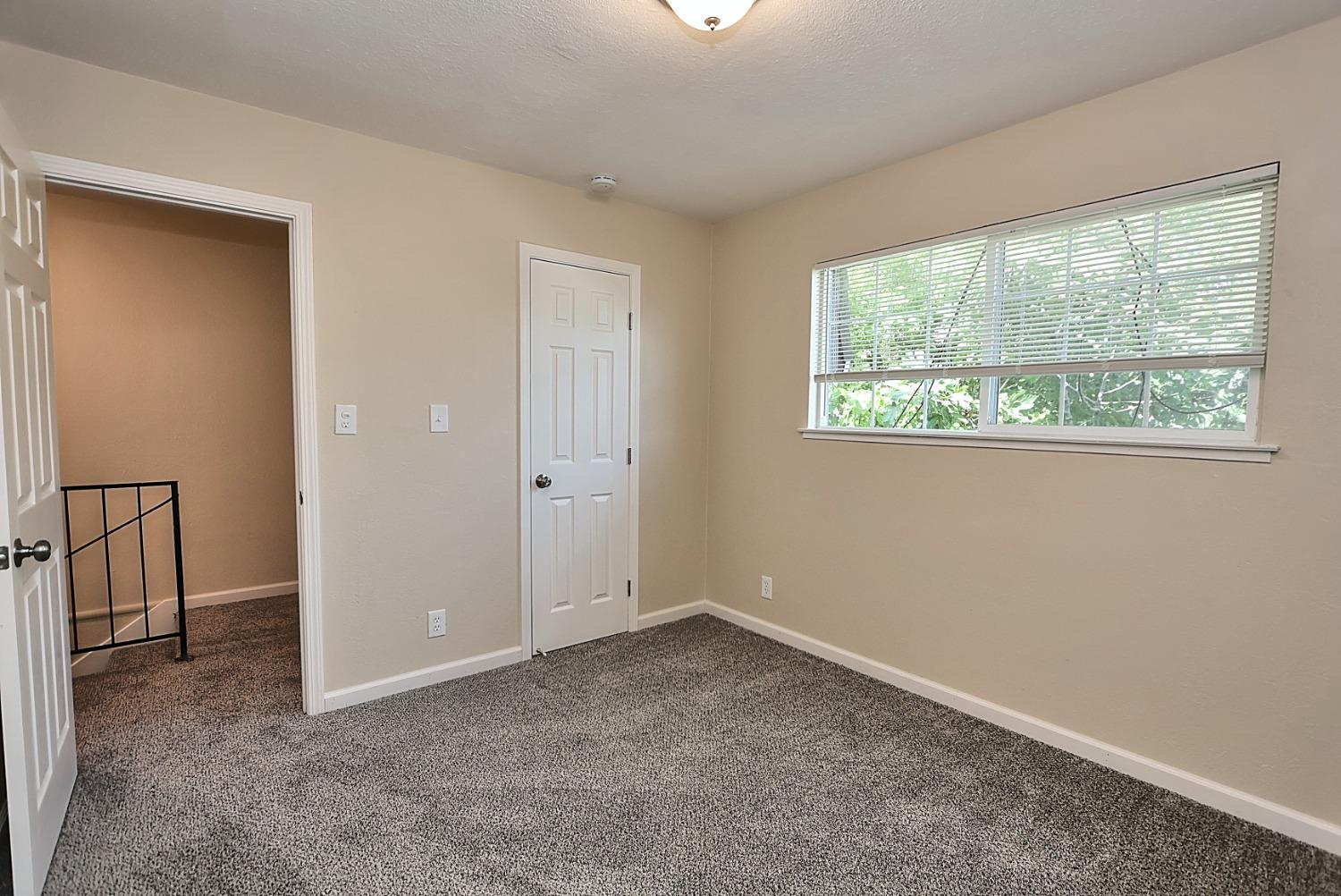 Detail Gallery Image 27 of 49 For 5702 Hillsdale, Sacramento,  CA 95842 - 2 Beds | 1 Baths