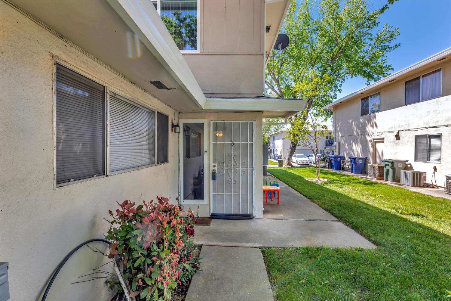 Detail Gallery Image 2 of 23 For 6520 Bremen Dr #3,  Citrus Heights,  CA 95621 - 2 Beds | 1 Baths