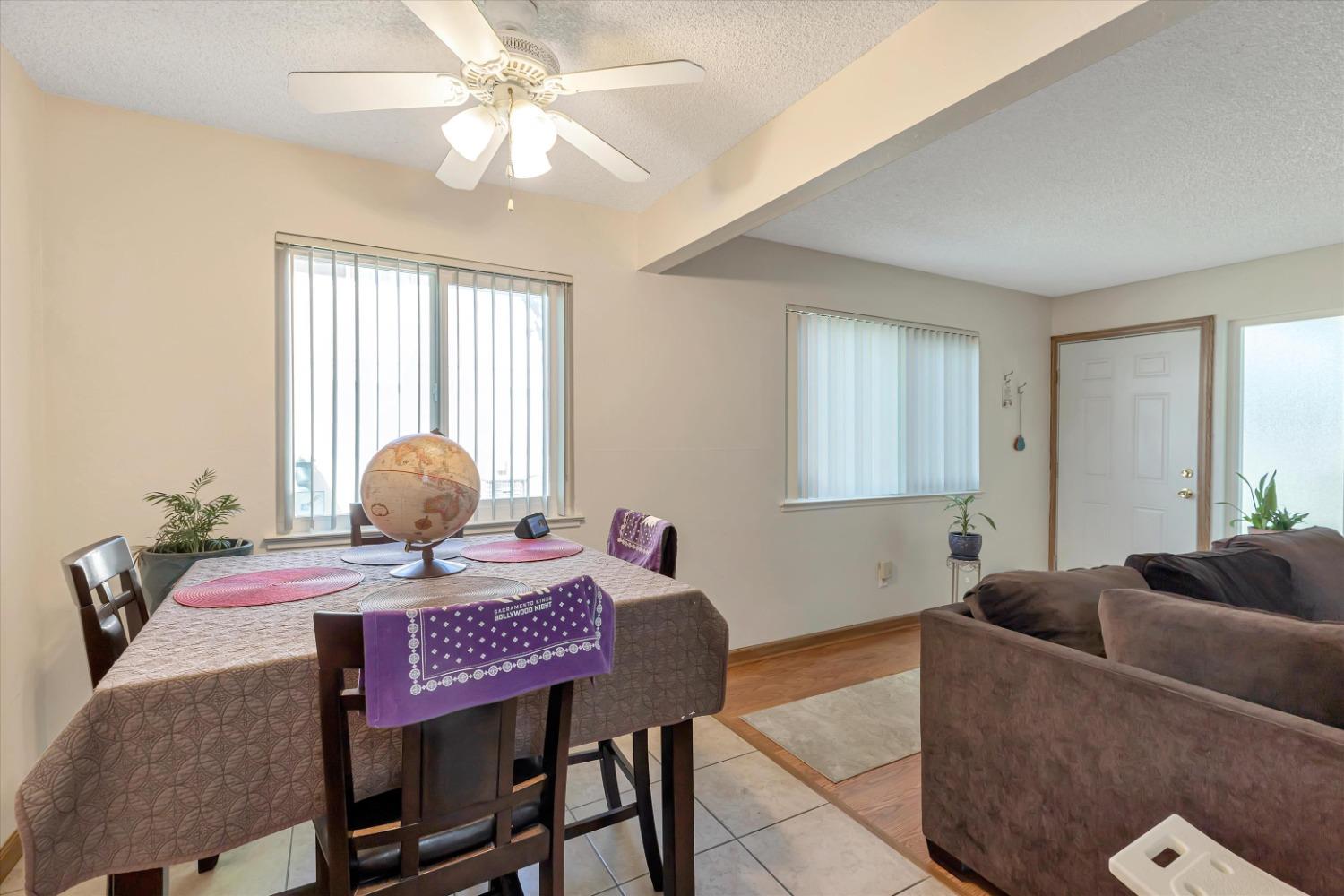 Detail Gallery Image 11 of 23 For 6520 Bremen Dr #3,  Citrus Heights,  CA 95621 - 2 Beds | 1 Baths