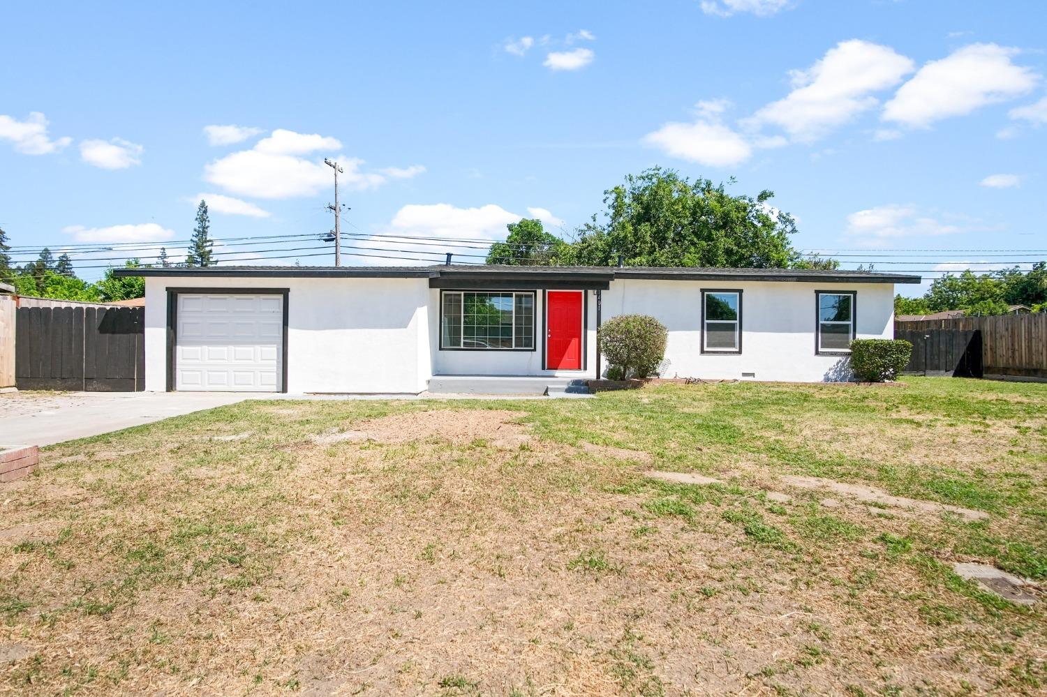 Photo of 1401 Laurie Ln in Modesto, CA