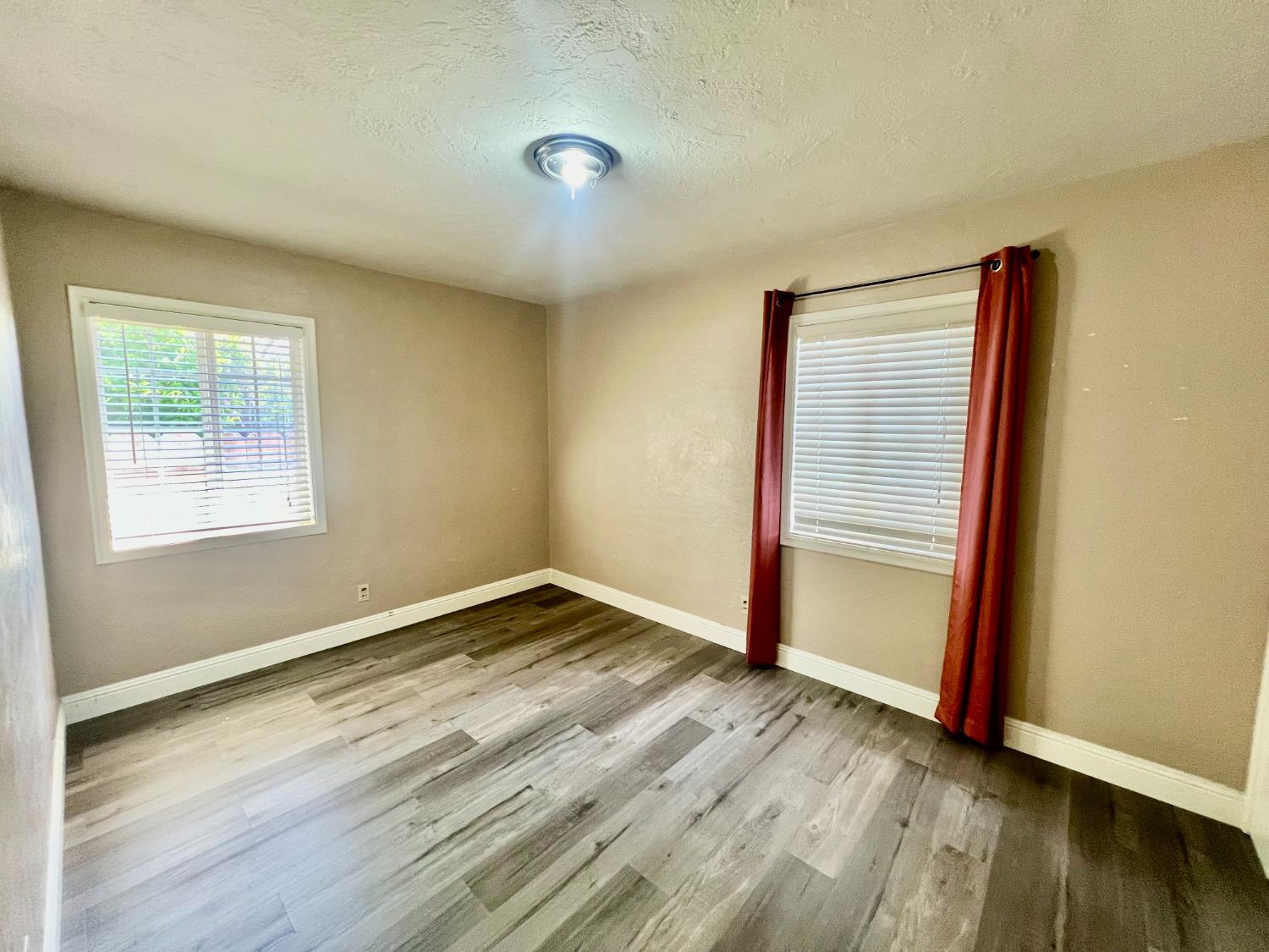 Detail Gallery Image 7 of 17 For 336 Standiford Ave, Modesto,  CA 95350 - 3 Beds | 2 Baths
