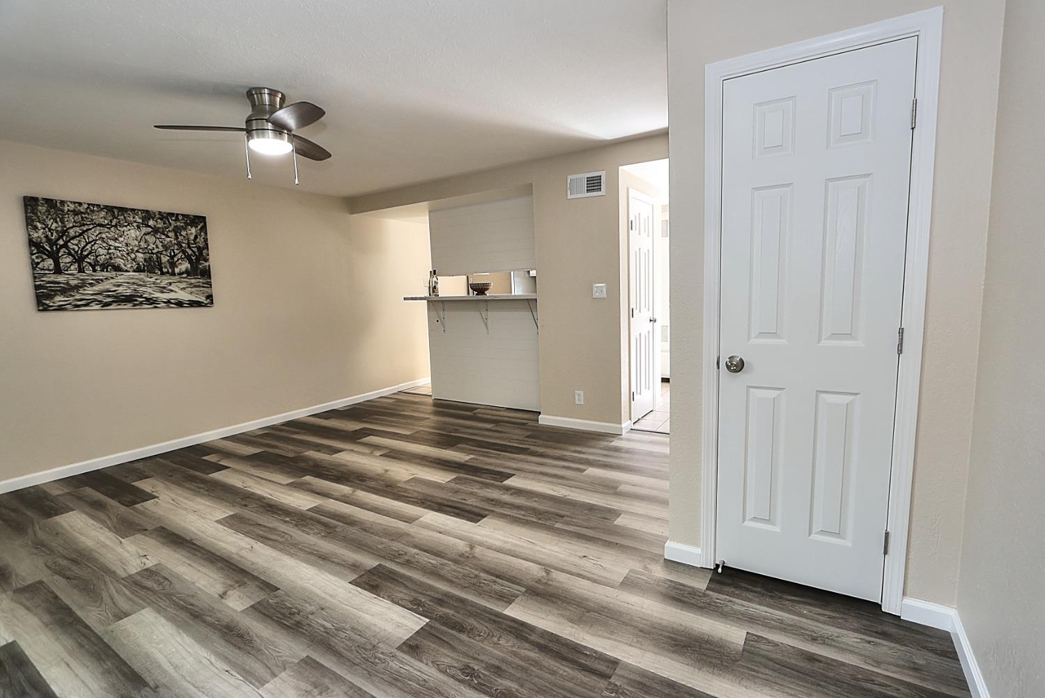 Detail Gallery Image 20 of 49 For 5702 Hillsdale, Sacramento,  CA 95842 - 2 Beds | 1 Baths
