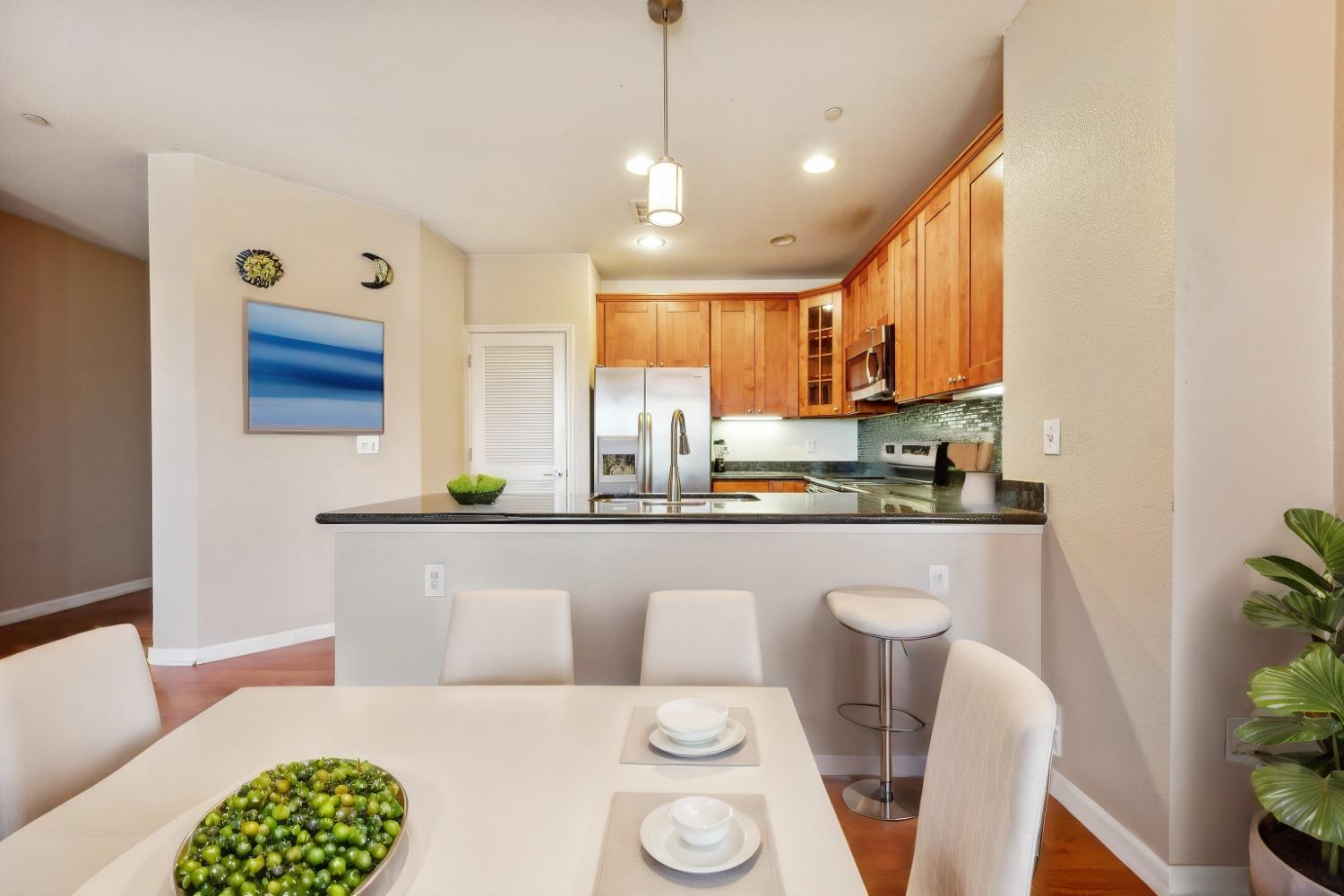 Detail Gallery Image 5 of 37 For 1445 Fruitdale Ave #319,  San Jose,  CA 95128 - 2 Beds | 2 Baths