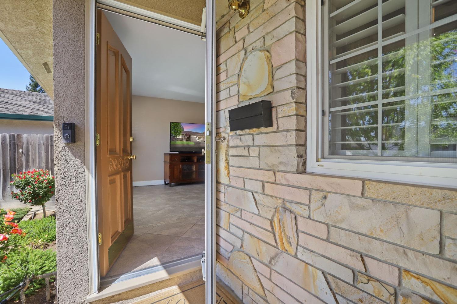 Detail Gallery Image 5 of 36 For 18 Benson Dr, Lodi,  CA 95242 - 3 Beds | 2 Baths