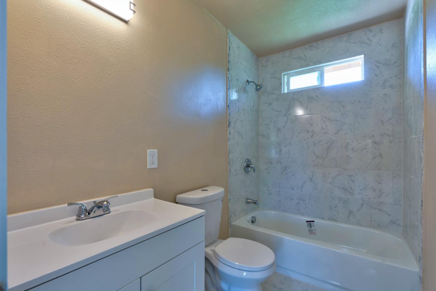 Detail Gallery Image 17 of 35 For 1034 E 22nd St, Merced,  CA 95340 - 3 Beds | 2 Baths