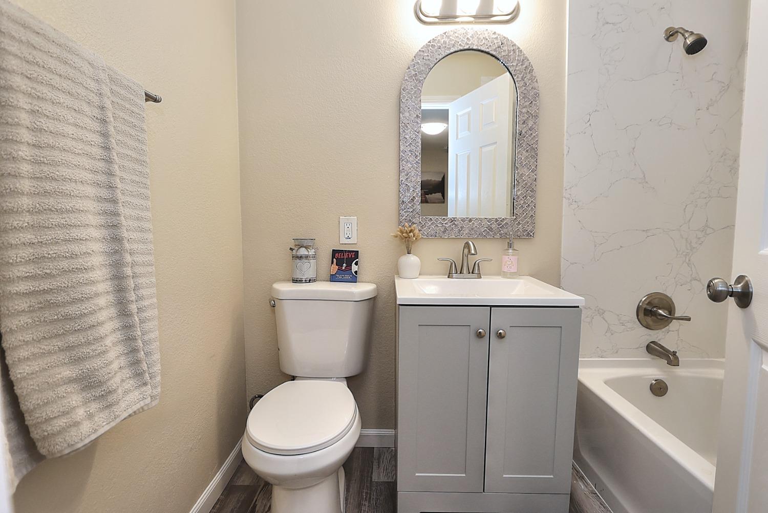 Detail Gallery Image 31 of 49 For 5702 Hillsdale, Sacramento,  CA 95842 - 2 Beds | 1 Baths