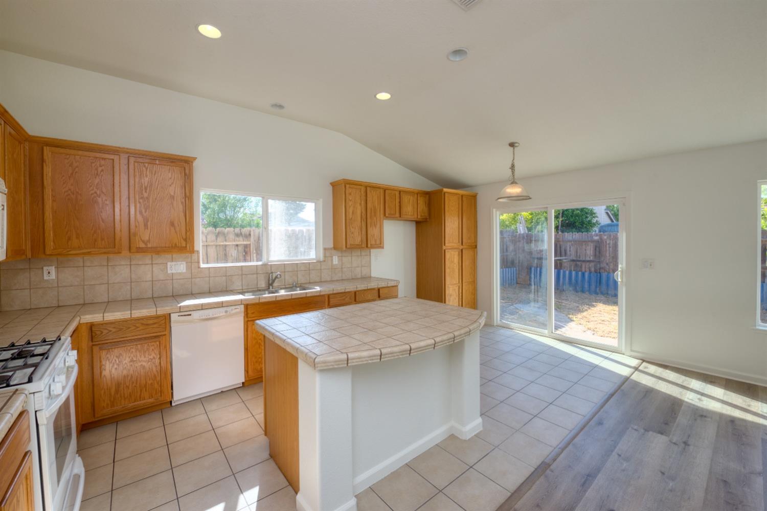 Detail Gallery Image 12 of 32 For 787 Bertwood Ln, Patterson,  CA 95363 - 3 Beds | 2 Baths