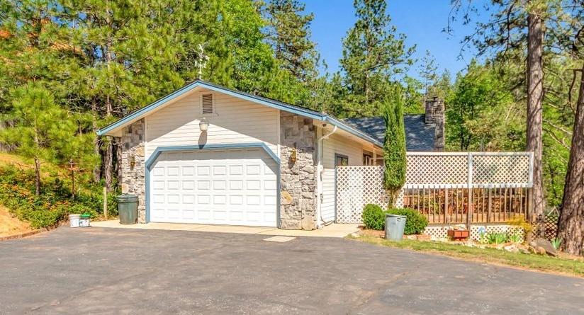 Photo of 6215 Happy Pines Dr in Foresthill, CA