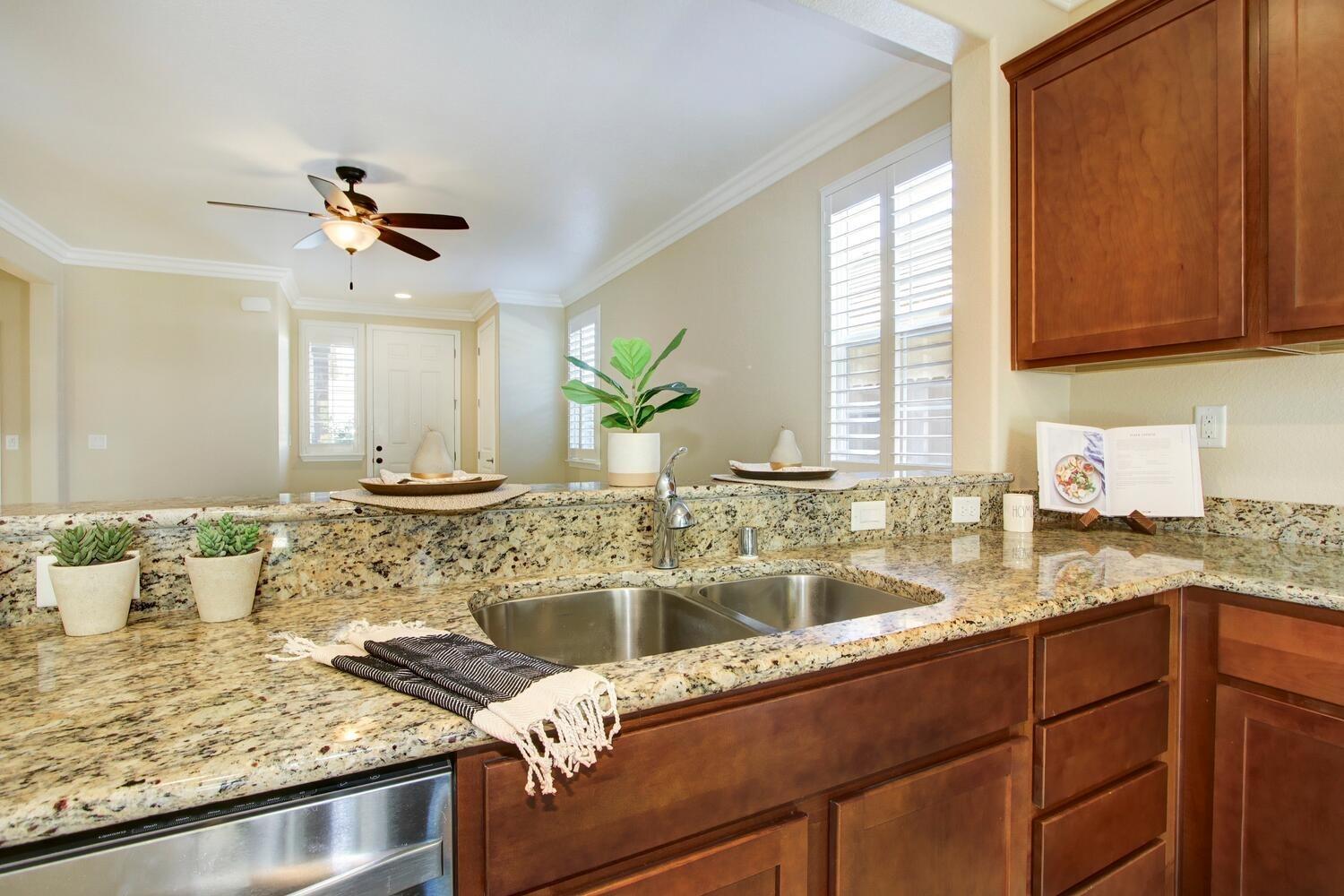 Detail Gallery Image 18 of 51 For 9855 Hatherton Way, Elk Grove,  CA 95757 - 2 Beds | 2 Baths