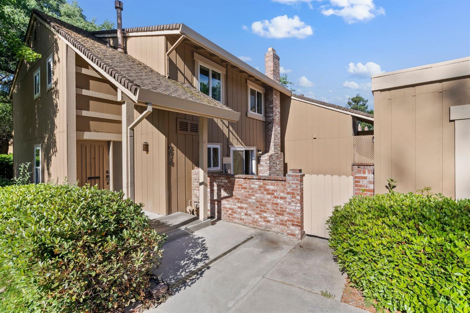 Detail Gallery Image 2 of 59 For 6818 Castillo Ct, Citrus Heights,  CA 95621 - 3 Beds | 2/1 Baths