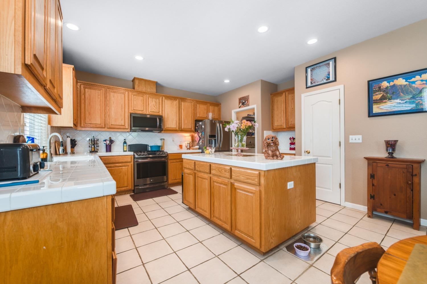 Detail Gallery Image 15 of 29 For 7705 Hyde Park Cir, Antelope,  CA 95843 - 4 Beds | 2/1 Baths