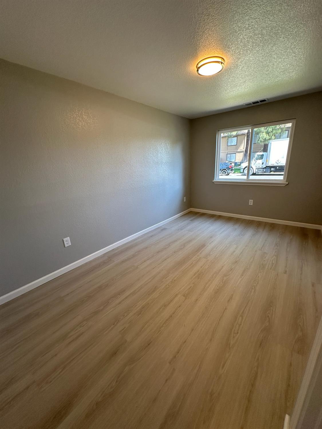 Detail Gallery Image 9 of 17 For 455 Cherry Ln #B,  Manteca,  CA 95337 - 2 Beds | 1 Baths