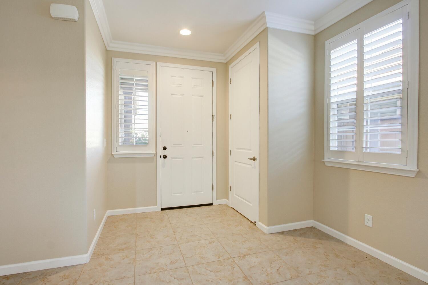Detail Gallery Image 5 of 51 For 9855 Hatherton Way, Elk Grove,  CA 95757 - 2 Beds | 2 Baths