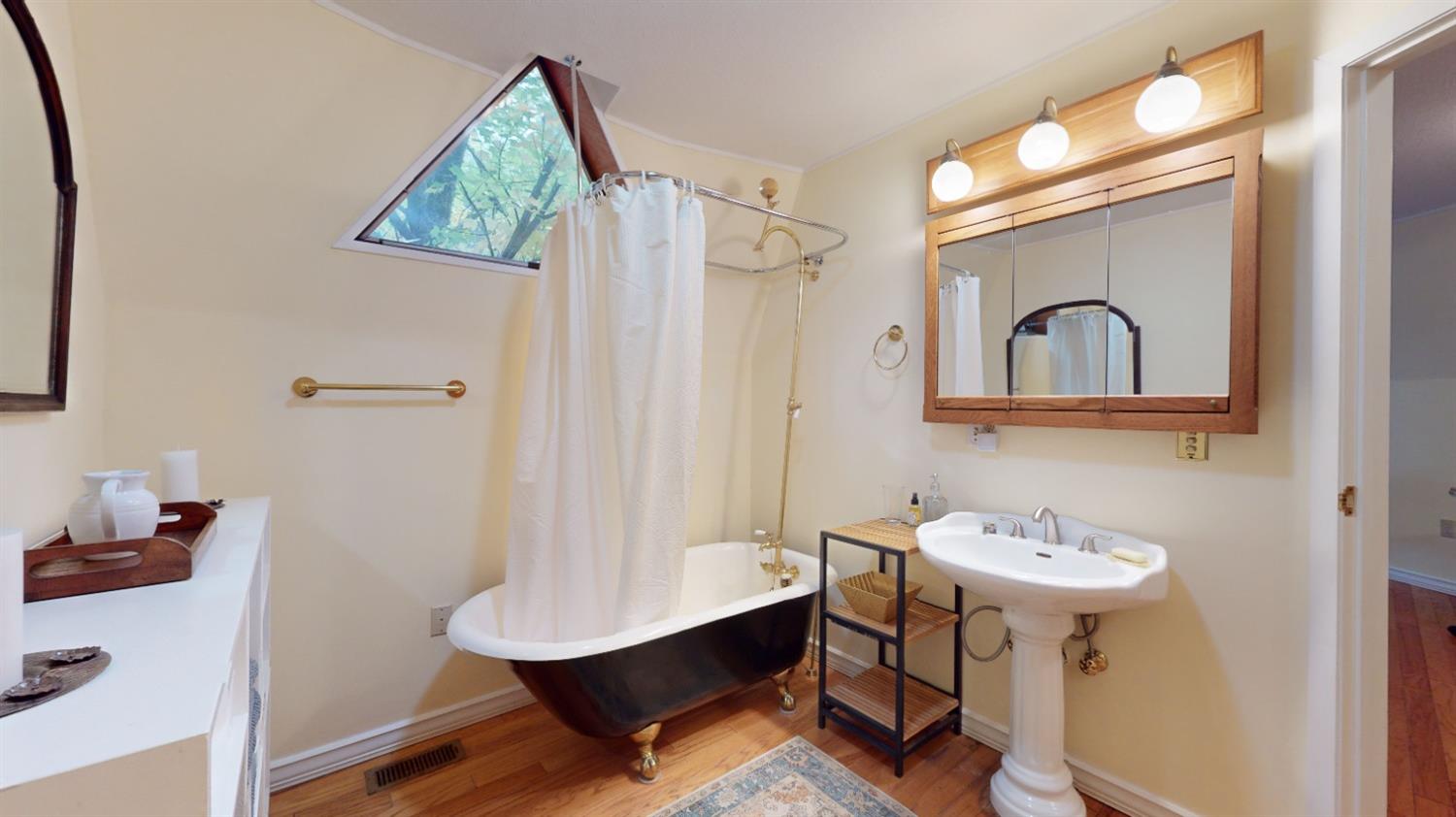 Detail Gallery Image 21 of 52 For 13586 Bitney Springs Rd, Nevada City,  CA 95959 - 2 Beds | 2 Baths