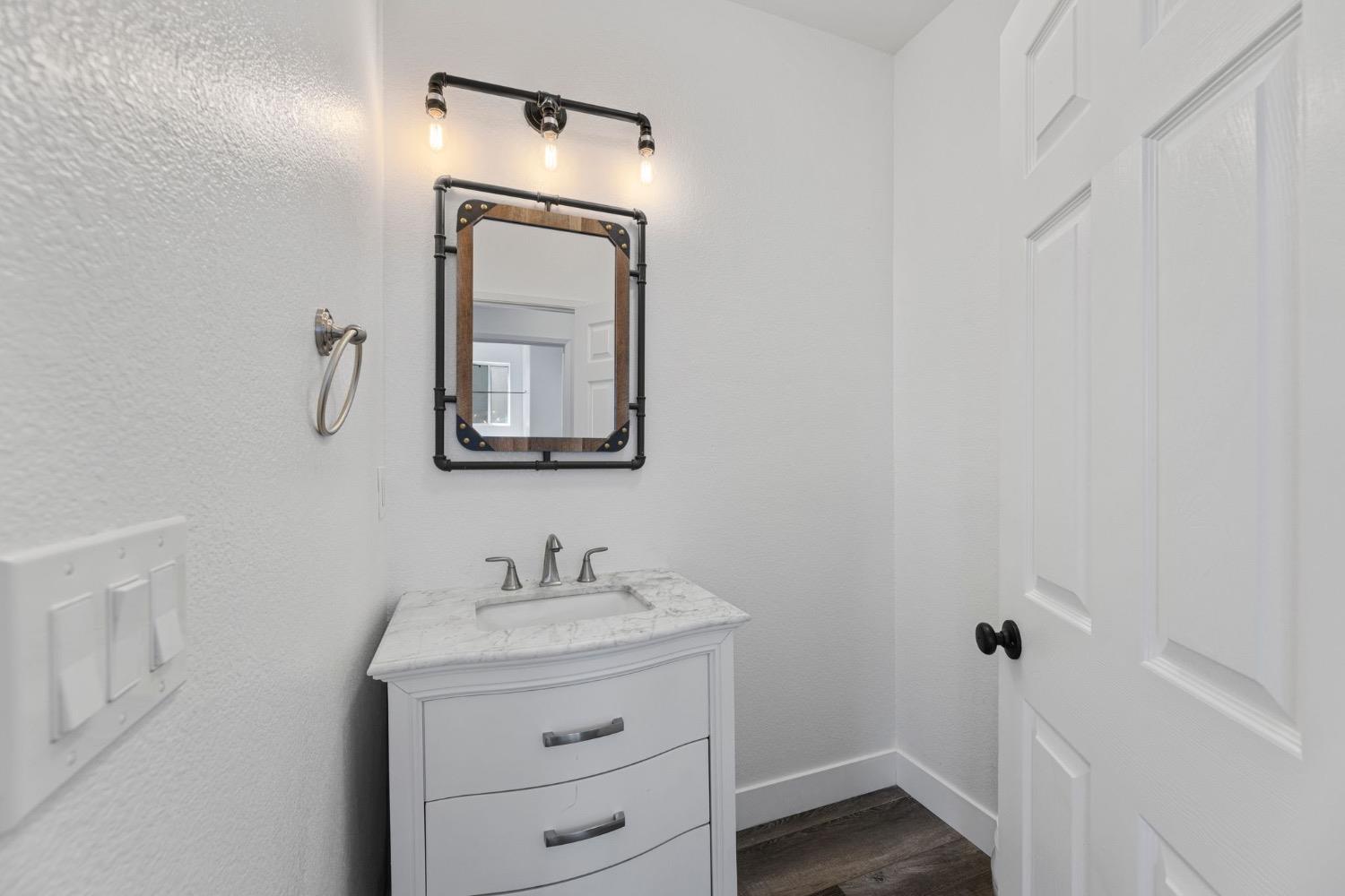 Detail Gallery Image 18 of 45 For 9522 Diamond Point Ln, Elk Grove,  CA 95758 - 5 Beds | 2/1 Baths
