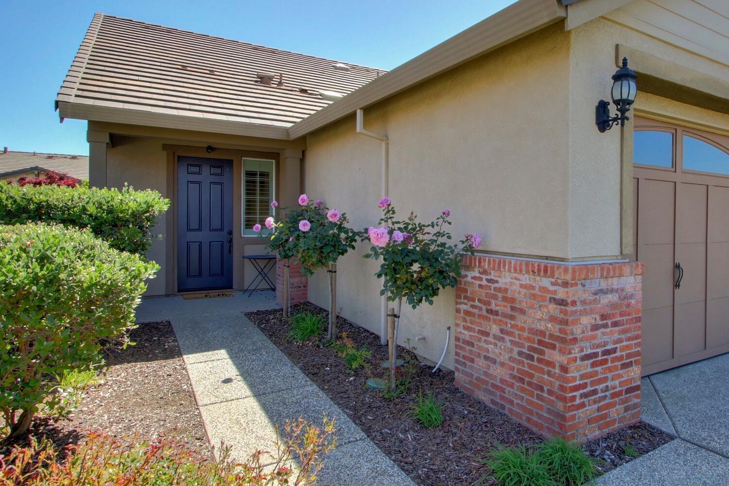 Detail Gallery Image 2 of 51 For 9855 Hatherton Way, Elk Grove,  CA 95757 - 2 Beds | 2 Baths