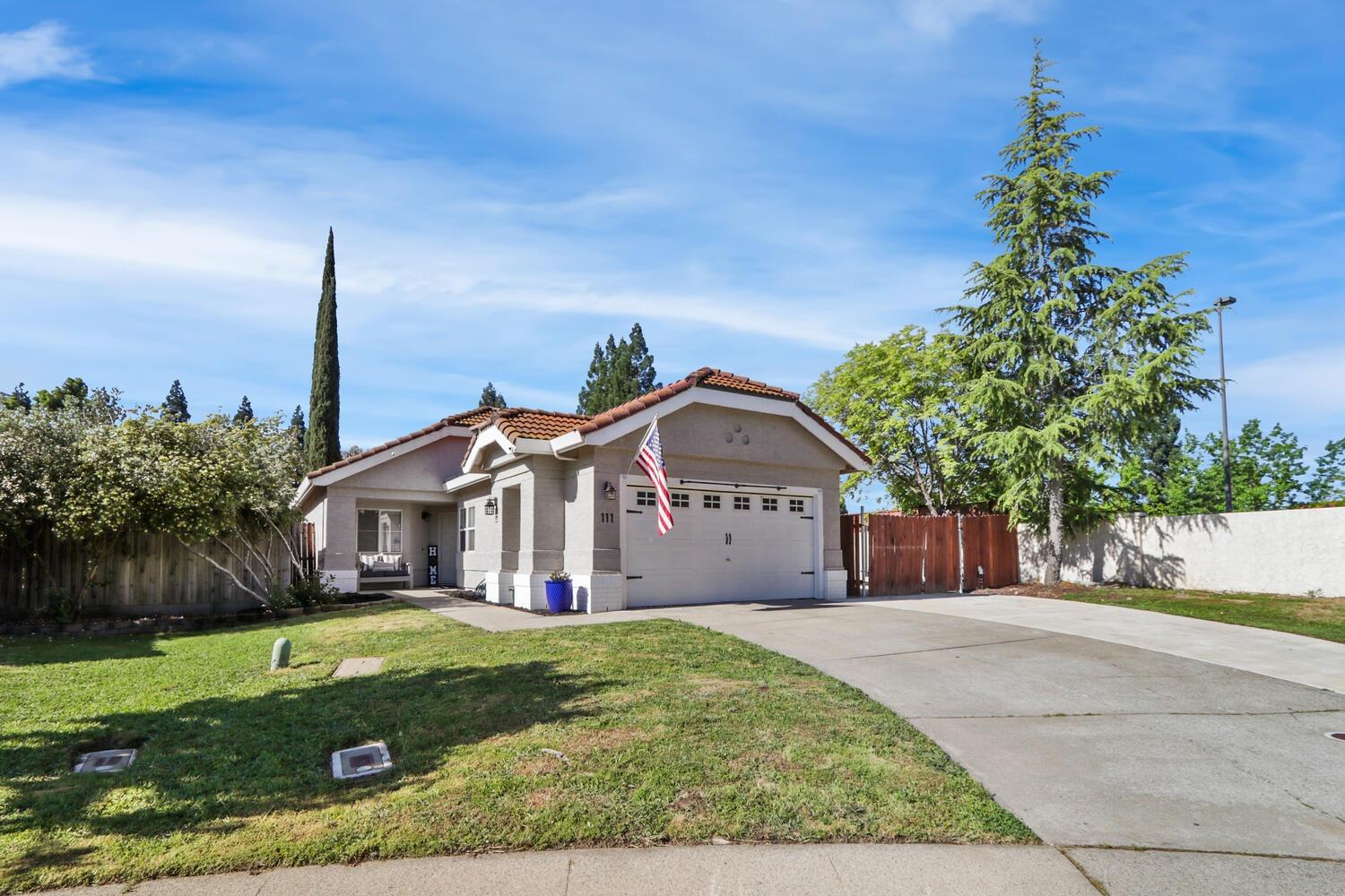 BEAUTIFUL UPDATED Single-Story Home within Desirable Broadstone Neighborhood Folsom! LARGER LOT with