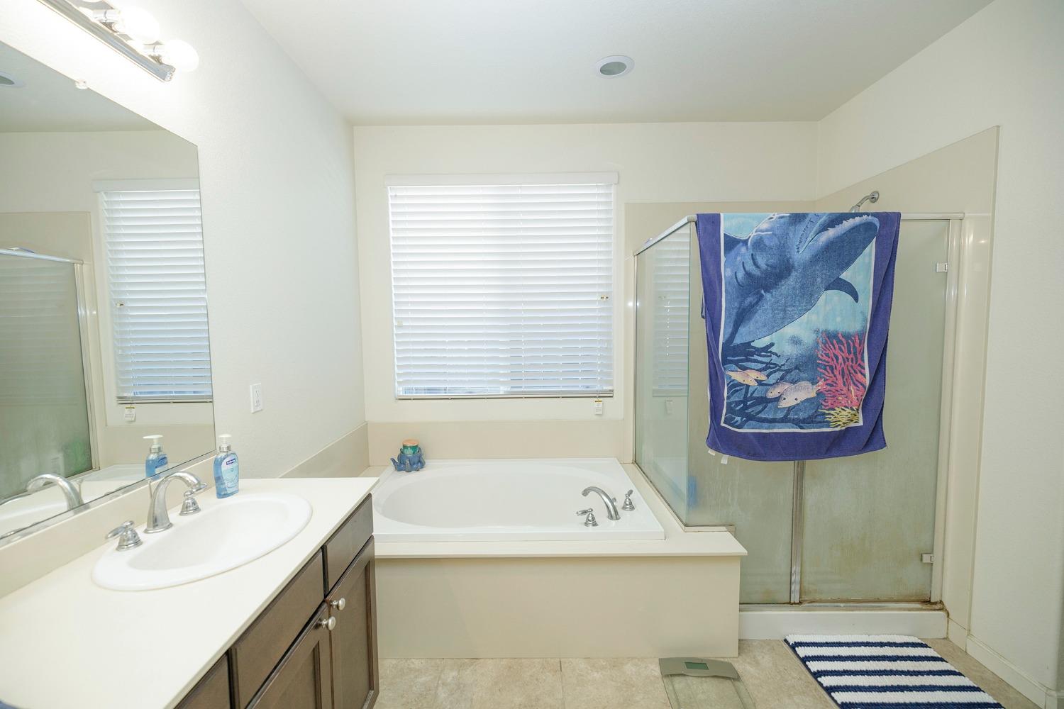 Detail Gallery Image 18 of 28 For 1517 Countrywood Ln, Escalon,  CA 95320 - 3 Beds | 2 Baths
