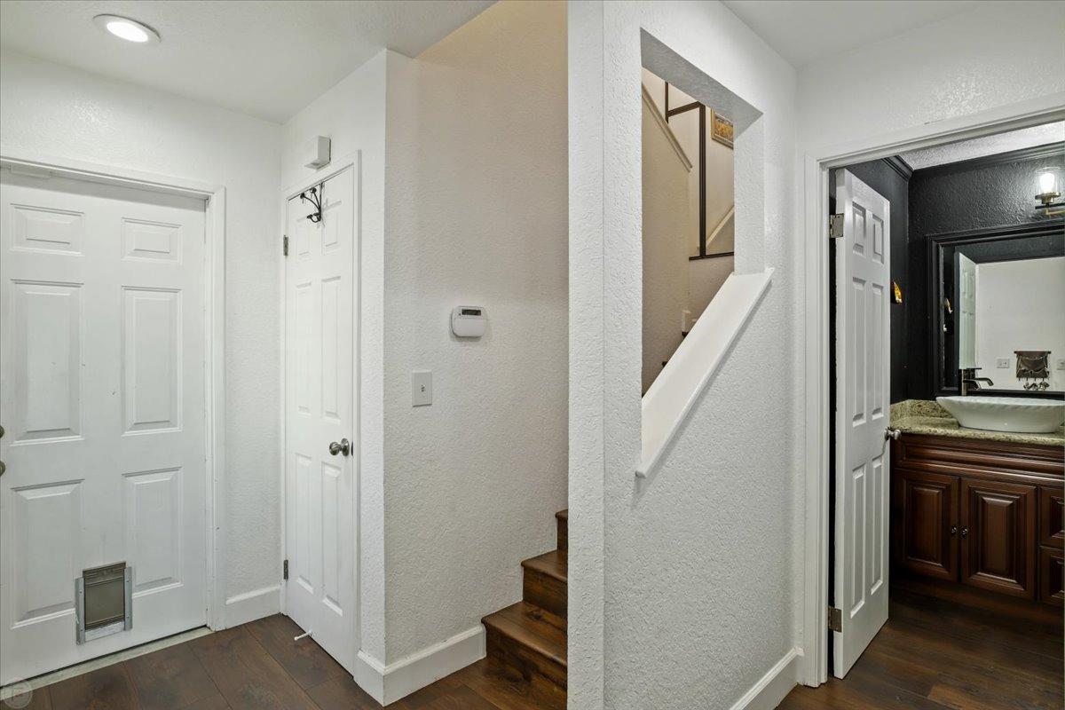 Detail Gallery Image 17 of 46 For 85 S C St, Tracy,  CA 95376 - 3 Beds | 2/1 Baths