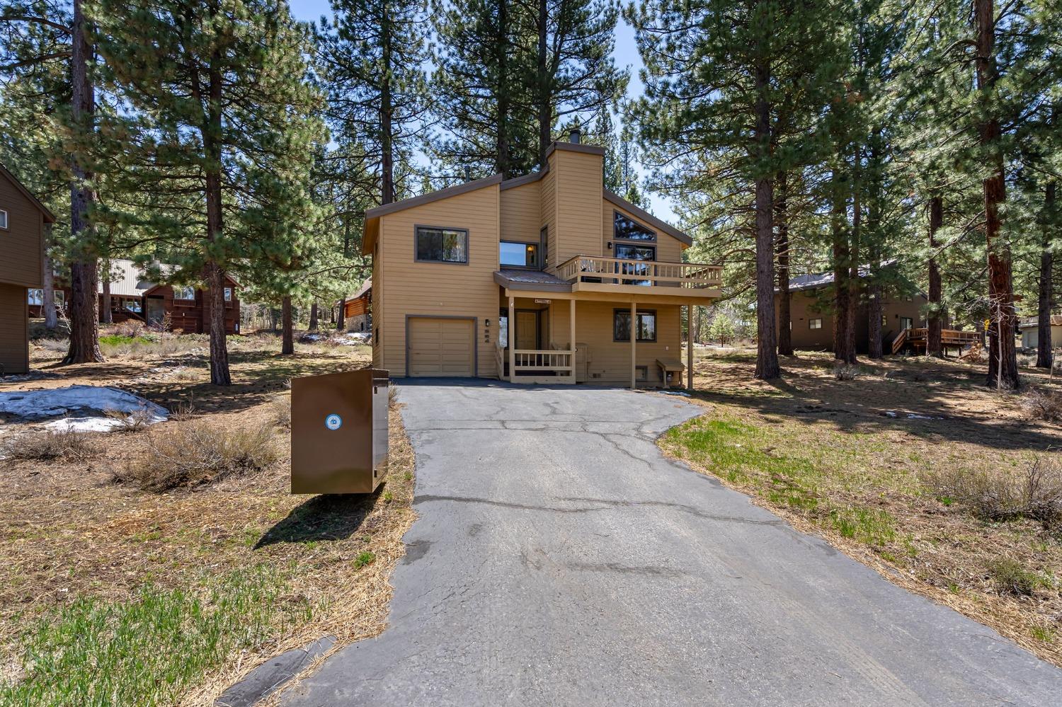 Detail Gallery Image 2 of 41 For 251 Basque Dr, Truckee,  CA 96161 - 3 Beds | 2 Baths