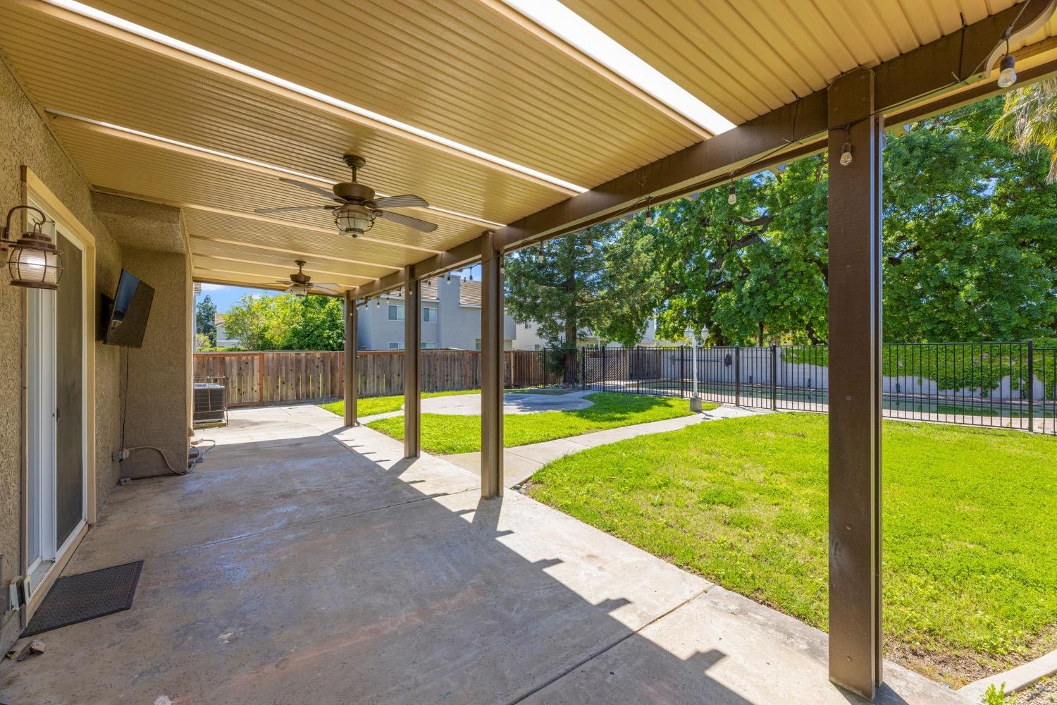 Detail Gallery Image 40 of 45 For 9522 Diamond Point Ln, Elk Grove,  CA 95758 - 5 Beds | 2/1 Baths